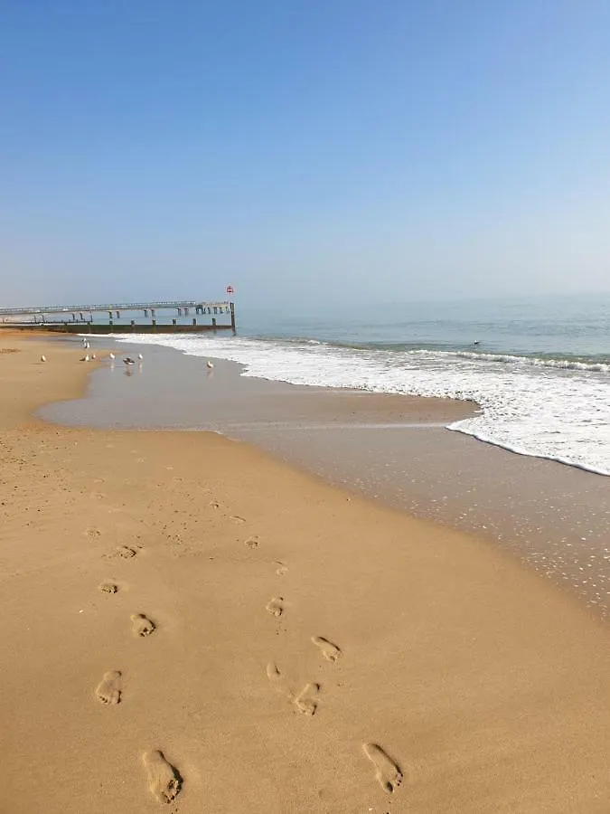 Chalet Ferndown Holiday Let